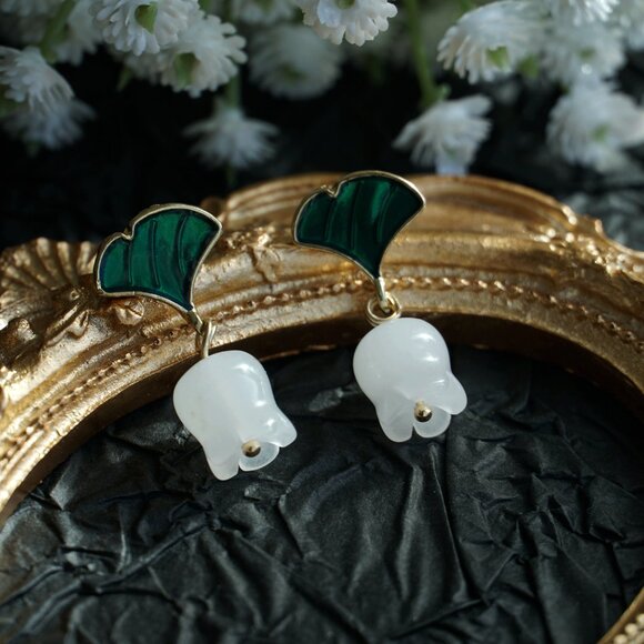 New Handmade white jade lily of the valley earrings - Picture 3 of 3